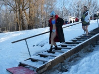 Talvisel energiliste elamuste perepä Sindi ujulas. Foto: Urmas Saard / Külauudised