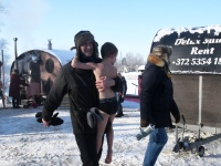 Talvisel energiliste elamuste perepä Sindi ujulas. Foto: Urmas Saard / Külauudised