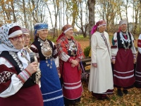 Tartumaa setode leelokoor Ilolang ja eeslaulja Maria Noormets. Foto: Jaan Lukas