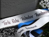 Tartu rahulepingu sõlmimise 105. aastapäeva tähistataval mälestustseremoonial Pärnu Alevi kalmistul. Foto: Urmas Saard / Külauudised