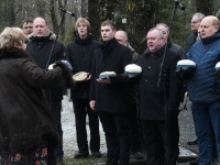 Tartu rahulepingu sõlmimise 105. aastapäeva tähistataval mälestustseremoonial Pärnu Alevi kalmistul. Foto: Urmas Saard / Külauudised