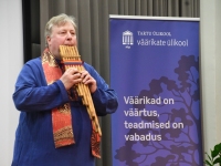 Tartu Ülikooli Pärnu kolledži väärikate ülikooli õppeaasta 2025/2026 lõpuaktusel. Foto: Urmas Saard / Külauudised