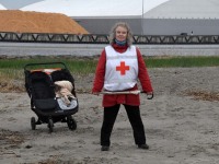 Tervislikult kõndijad Pärnu rannaliival. Foto: Urmas Saard / Külauudised