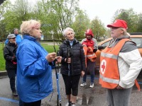 Tervislikult kõndijad Pärnu rannaliival. Foto: Urmas Saard / Külauudised