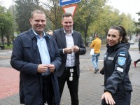 Üheksandat aastat Pärnu Lastepargis helkureid riputamas. Foto: Urmas Saard / Külauudised