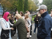 Üheksandat aastat Pärnu Lastepargis helkureid riputamas. Foto: Urmas Saard / Külauudised