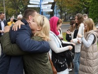 Üheksandat aastat Pärnu Lastepargis helkureid riputamas. Foto: Urmas Saard / Külauudised