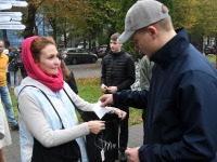 Üheksandat aastat Pärnu Lastepargis helkureid riputamas. Foto: Urmas Saard / Külauudised