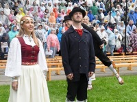 028 Vaba Rahva Laul Haapsalu Piiskopilinnuse õuel. Foto: Urmas Saard / Külauudised