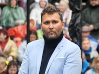 060 Koit Toome.  Vaba Rahva Laul Haapsalu Piiskopilinnuse õuel. Foto: Urmas Saard / Külauudised