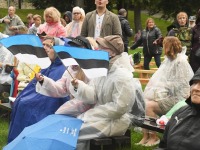 062 Vaba Rahva Laul Haapsalu Piiskopilinnuse õuel. Foto: Urmas Saard / Külauudised