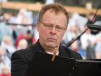 068 Urmas Lattikas.  Vaba Rahva Laul Haapsalu Piiskopilinnuse õuel. Foto: Urmas Saard / Külauudised