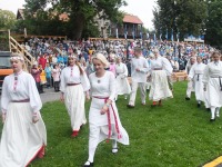 084 Vaba Rahva Laul Haapsalu Piiskopilinnuse õuel. Foto: Urmas Saard / Külauudised