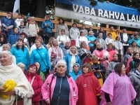 092 Vaba Rahva Laul Haapsalu Piiskopilinnuse õuel. Foto: Urmas Saard / Külauudised