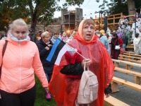 094 Vaba Rahva Laul Haapsalu Piiskopilinnuse õuel. Foto: Urmas Saard / Külauudised