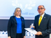 Vabaduse Tammepärja aumärkide üleandmaine Tallinna loomaaia keskkonnahariduskeskuse saalis. Foto: Arno Mikkor