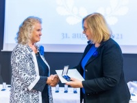 Vabaduse Tammepärja aumärkide üleandmaine Tallinna loomaaia keskkonnahariduskeskuse saalis. Foto: Arno Mikkor