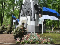 Eesti Vabadussõjas langenud kodukaitsjate mälestussammas Pärnus 100