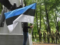 Eesti Vabadussõjas langenud kodukaitsjate mälestussammas Pärnus 100
