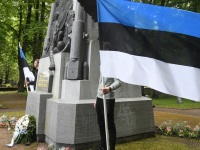 Eesti Vabadussõjas langenud kodukaitsjate mälestussammas Pärnus 100
