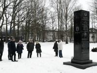 Vabariigi 103. aastapäeval Mihkel Mathieseni monumendi juures. Foto: Urmas Saard / Külauudised