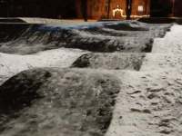 Viljandi pumptrack’i jääga katmise esimese päeva õhtul. Foto: Kristi Seppa