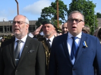 Viljandimaa Vabadussõjas langenute mälestussamba taasavamine, pärgade asetamine, tulede tseremoonia. Foto: Urmas Saard / Külauudised
