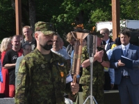 Viljandimaa Vabadussõjas langenute mälestussamba taasavamine, pärgade asetamine, tulede tseremoonia. Foto: Urmas Saard / Külauudised