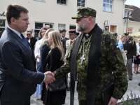 Võidupüha hommiku tseremoonia Kuressaare Vabadussõja mälestussamba juures. Foto: Urmas Saard / Külauudised