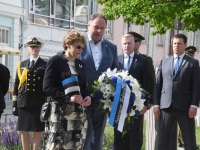 Võidupüha hommiku tseremoonia Kuressaare Vabadussõja mälestussamba juures. Foto: Urmas Saard / Külauudised