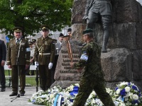 Võidupüha hommiku tseremoonia Kuressaare Vabadussõja mälestussamba juures. Foto: Urmas Saard / Külauudised