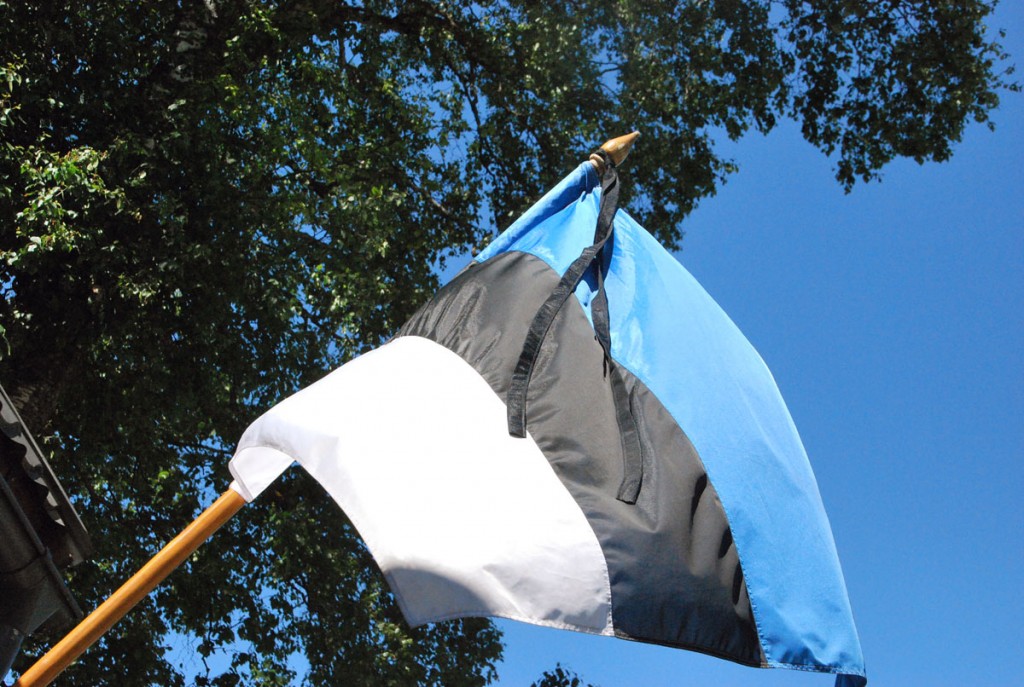 14 juuni on leinapäev, lipud heisatakse leinalintidega või tõmmatakse poolde masti Foto Urmas Saard