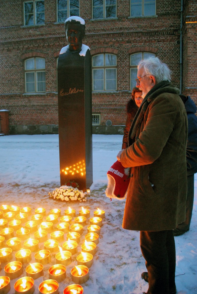 64 küünalt Paul Kerese mälestuseks tema sajandal sünniaastapäeval Pärnus Foto Urmas Saard
