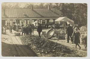 Ajalooline foto kunagisest Sindi turuplatsist, kus nüüd jälle üle pika aja laata peetakse Foto Sindi muuseumi arhiivist