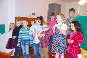 EELK Sindi koguduse pühapäevakooli lapsed laulavad Oi, kes on loonud Foto Urmas Saard