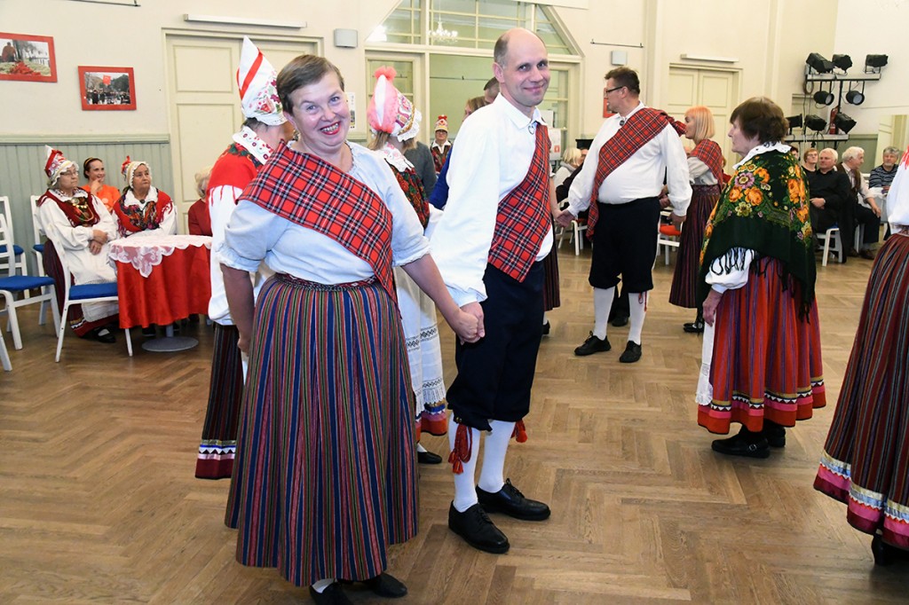 Eesti ja šoti tantsud Raeküla Vanakooli keskuses Foto Urmas Saard