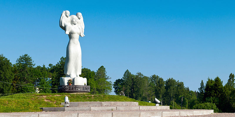 Eesti_Ema_monument_Rõuges