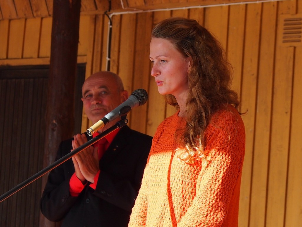 Helena Kesonen ütleb lõpusõnad Kuhjavere XII festivalil