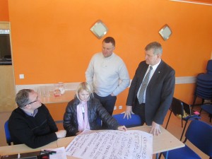 Töögrupp arutlemas Holstre-Pollis Viljandi maakonna arenguvisiooni üle. Foto: Viljandi maavalitsus