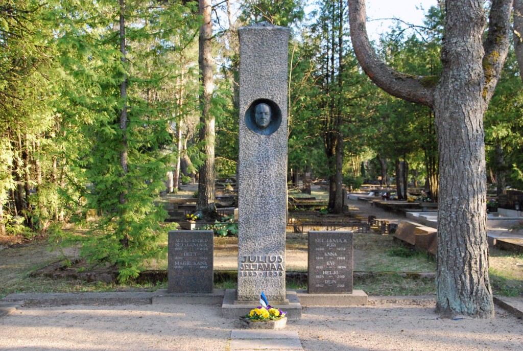 Julius Friedrich Seljamaa hauasammas Rahumäe kalmistul Kujur Ferdi Sannamees, arhitekt Karl Lüüs Foto Urmas Saard