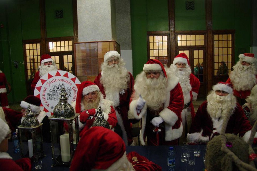 Jõuluvanad Valga raudteejaamas, teiste hulgas ka Ärni Foto Ärni isiklikust kogust