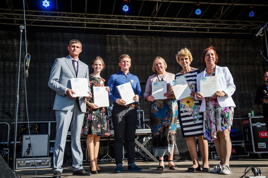 Käesoleva õppeaasta Koolirahu leping sõlmiti Narvas. Foto Anna Markova