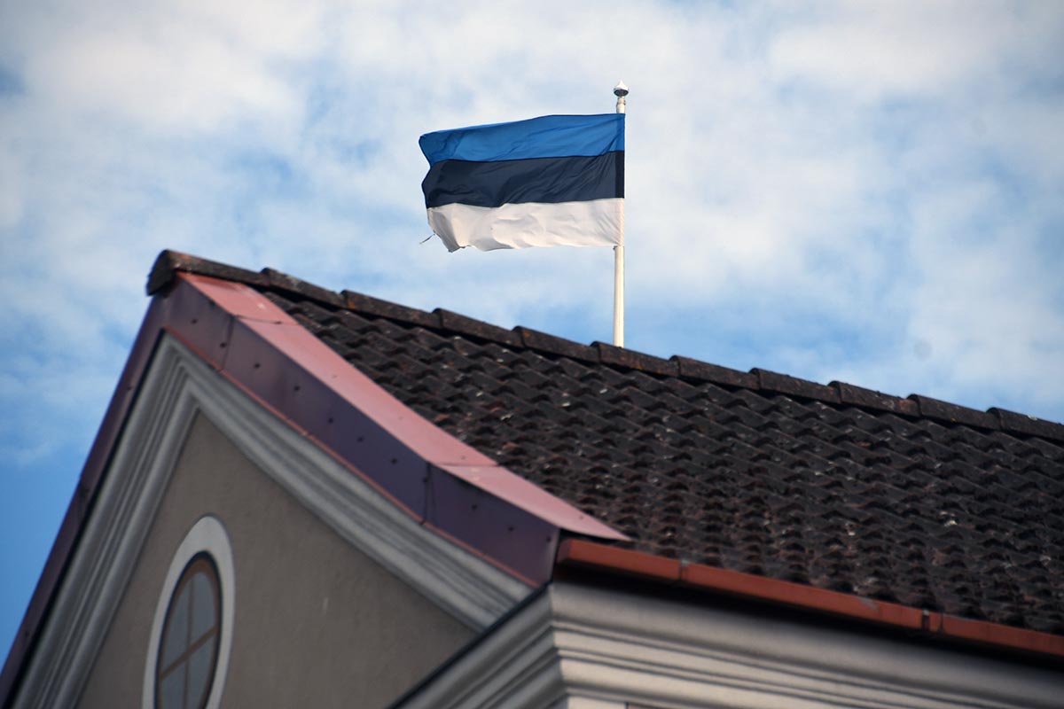 Lipp Pärnu tänavapildis. Foto Urmas Saard