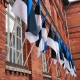 Lipud ehivad Sindi gümnaasiumi hoonet Tartu rahu 95 aastapäeval Foto Urmas Saard