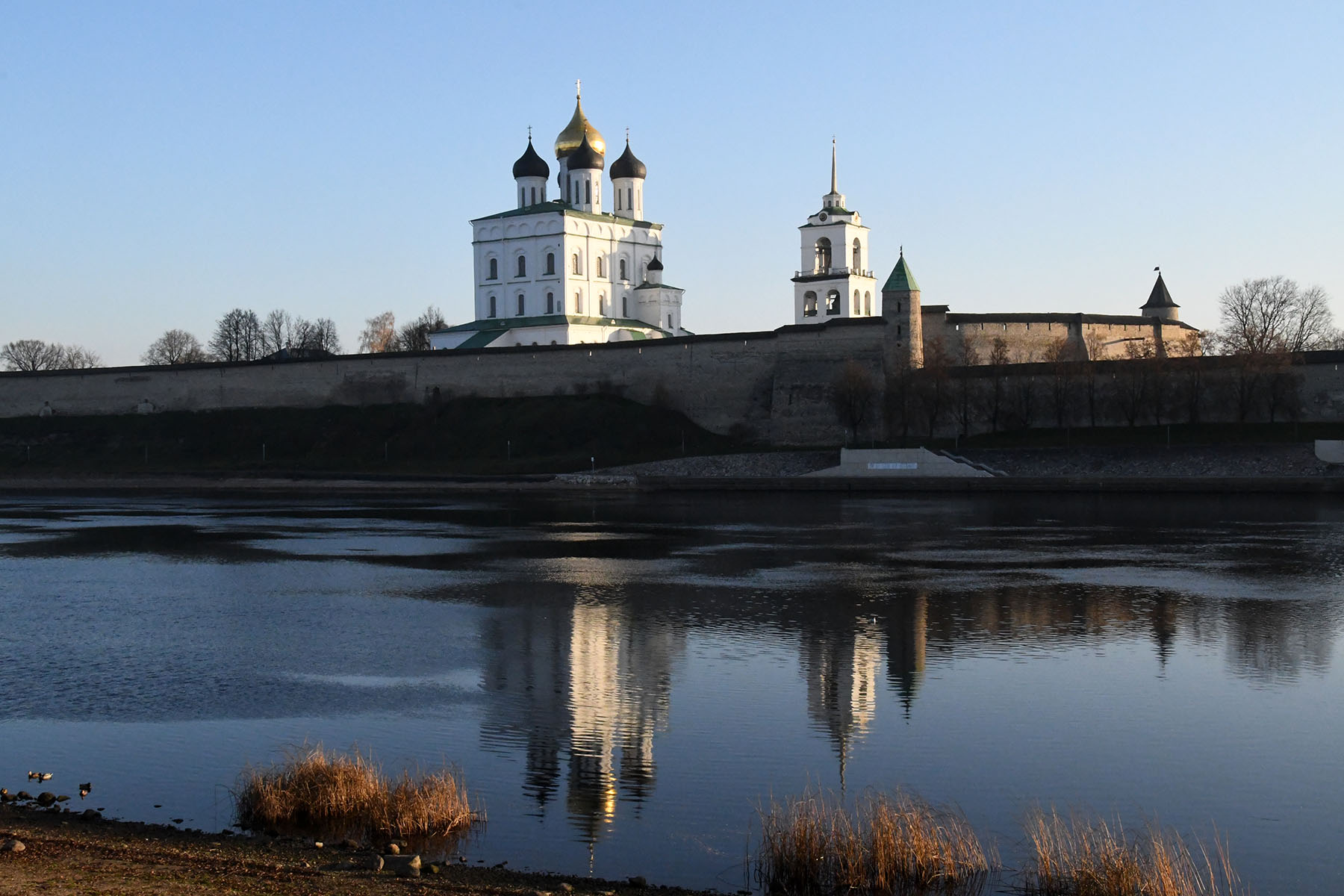 Pihkva kreml ja Püha Kolmainsuse katedraal. Foto Urmas Saard