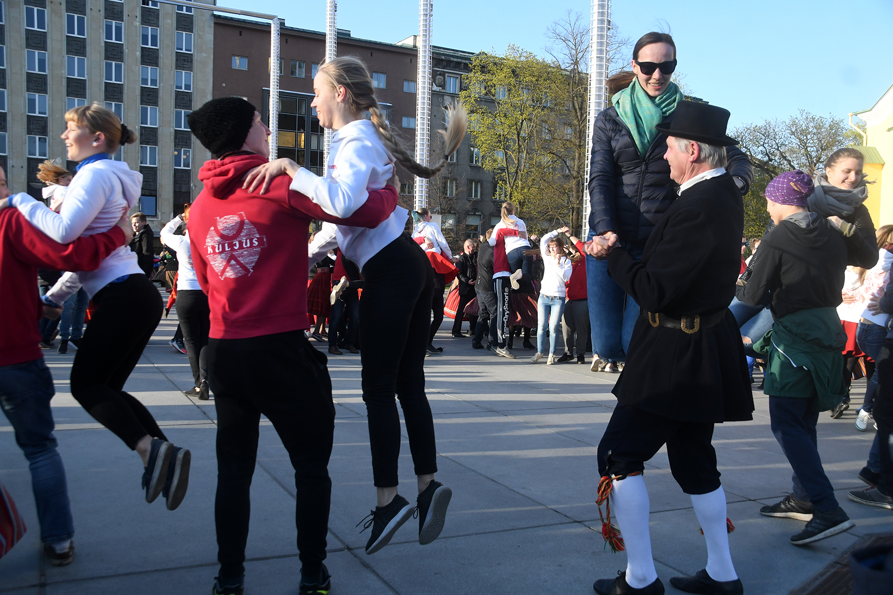Rahvusvaheline tantsupäev Tallinnas Vabaduse väljakul. Foto Urmas Saard