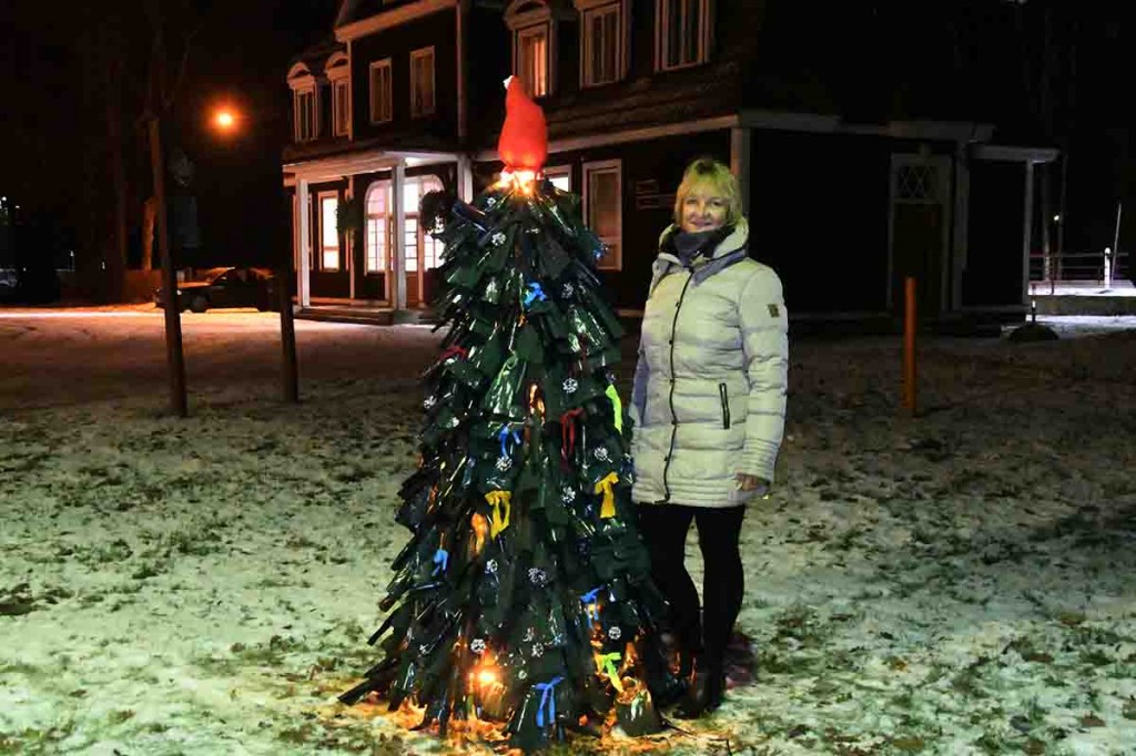 Renna valmistatud jõulupuu installatsioon Sindis. Foto Urmas Saard