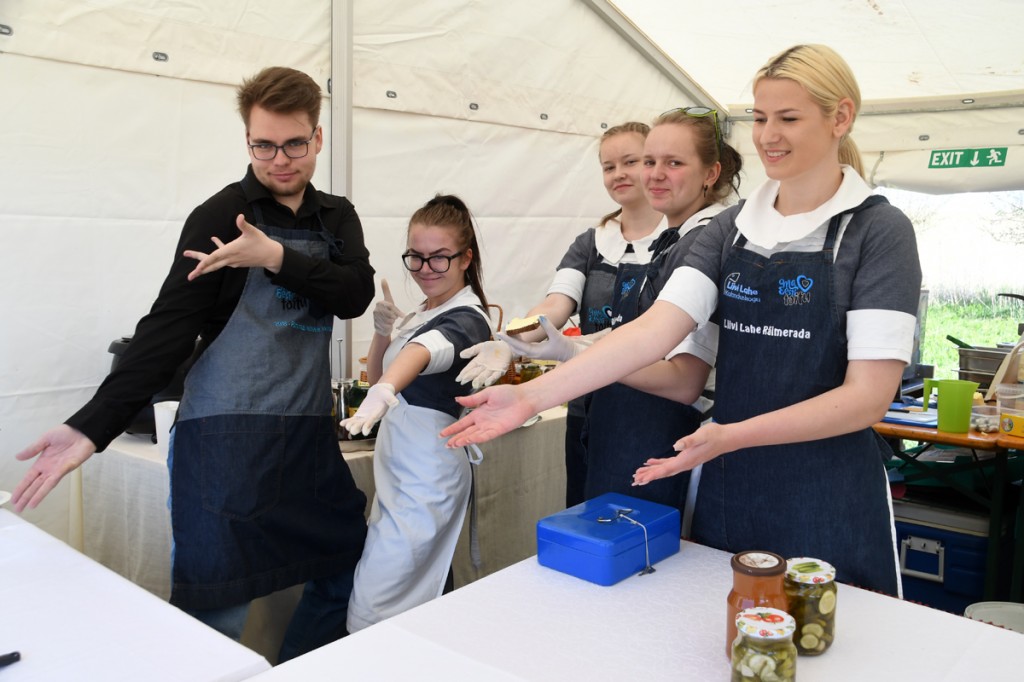 RäimeFestil avatud Tõstamaa kooli noorte poolt loodud pop-up mõisa kohvik Foto Urmas Saard