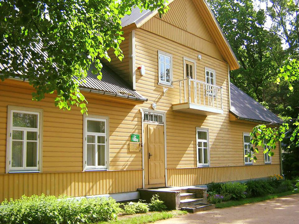 Saatse muuseum Päevatoimetaja 25. juunil täitub 50 aastat päevast, mil Eesti kagupiiril Setomaal avati Saatse muuseum, mis on üks omanäolisemaid muuseumeid Eest