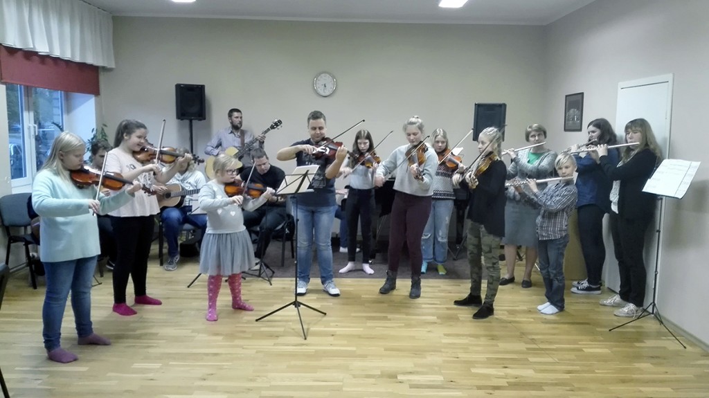 Sindi muusikakooli juubelikontserdiks valmistuv ühisproov Foto Merike Teppan-Kolk